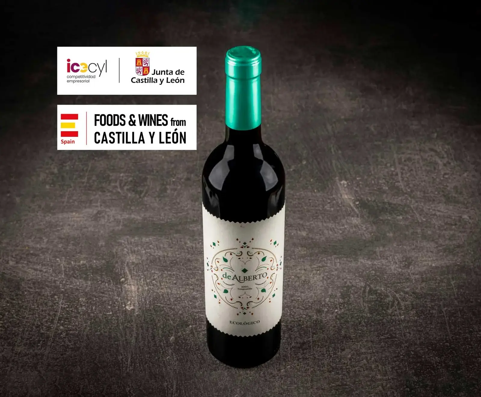 Eine Flasche Rotwein "de ALBERTO ECOLÓGICO 100% Tempranillo" mit weißem Etikett und türkisfarbener Kapsel. Oben links sind Logos von "Junta de Castilla y León" und "Foods & Wines from Castilla y León" zu sehen.