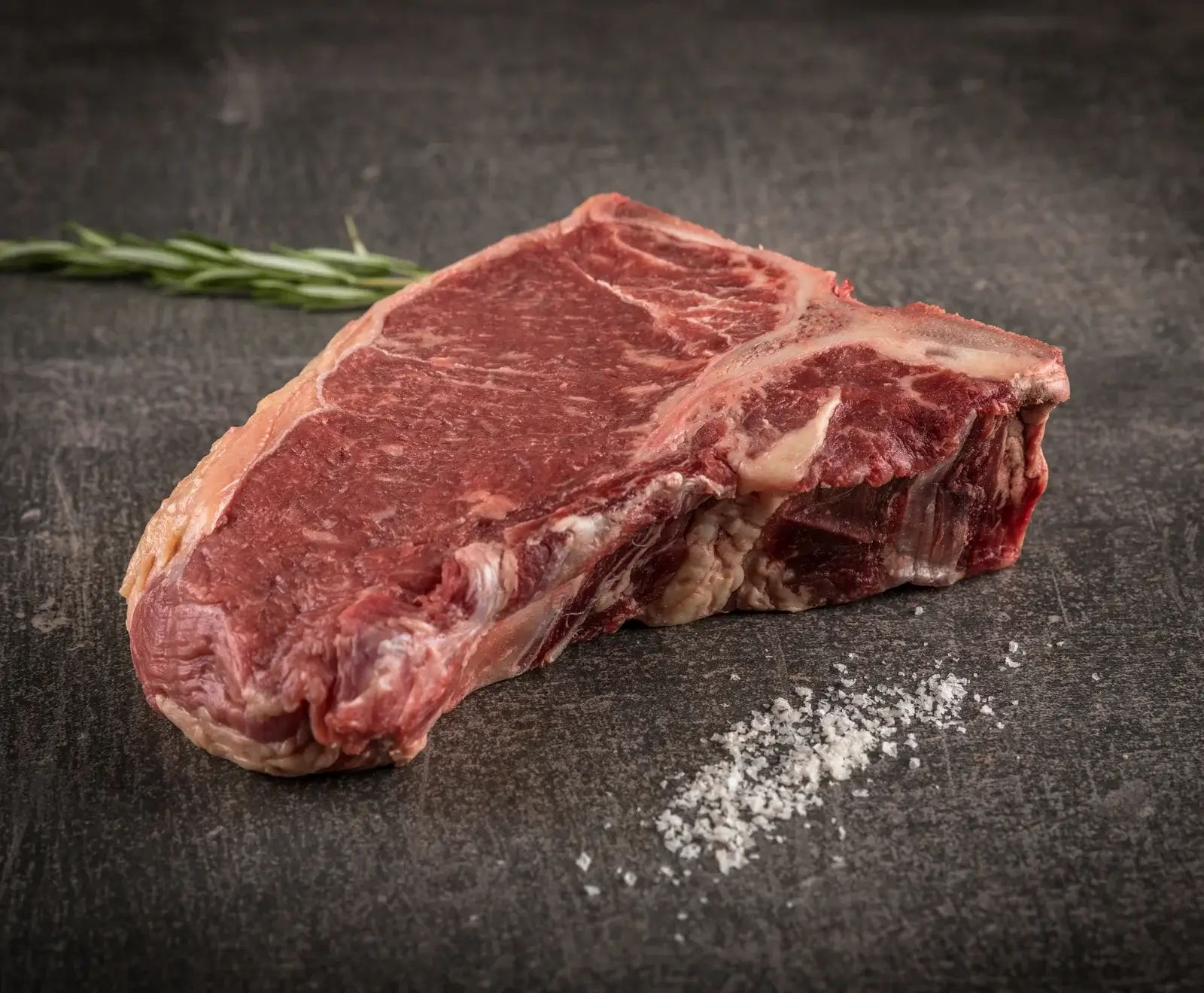 Deutsche Simmentaler Färse Dry Aged T-Bone Steak