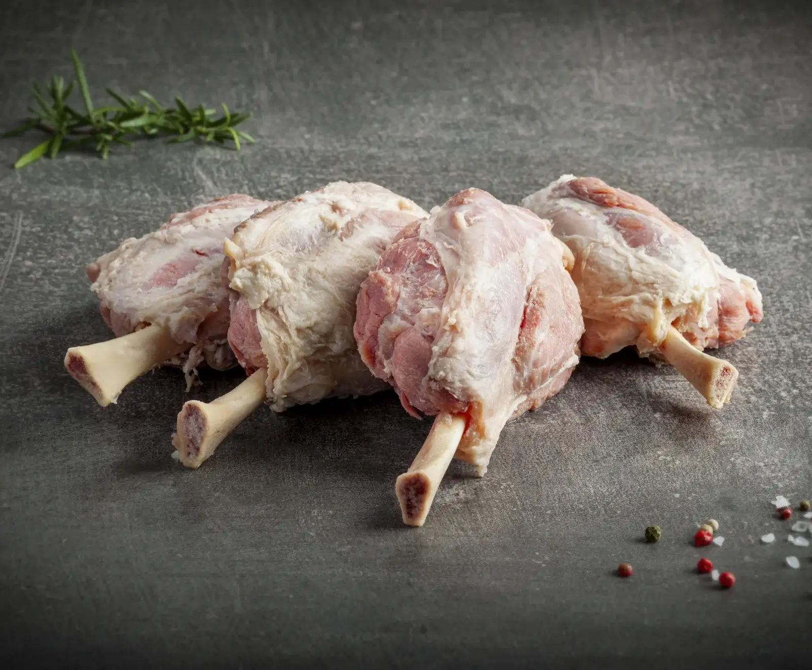 Niederrheinische Duroc Mini-Haxen vorgegart