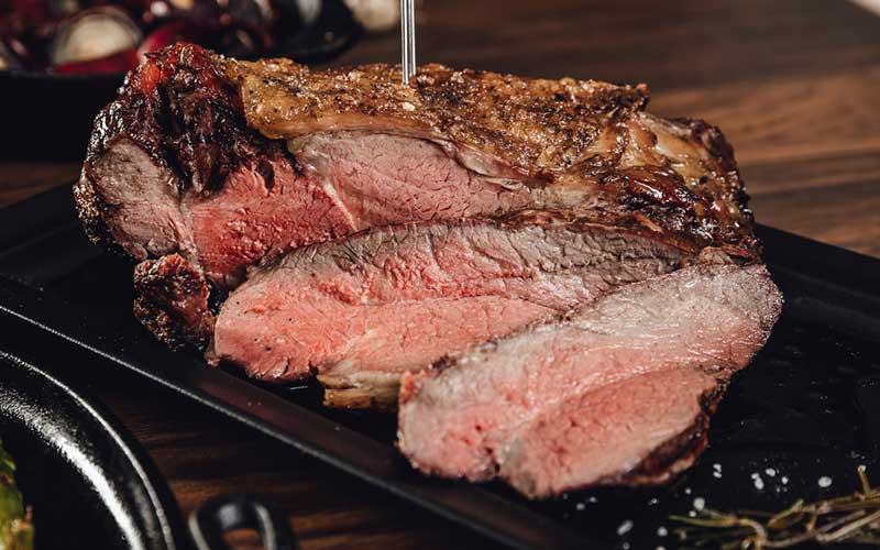 Saftiger Osterbraten mit goldbrauner Kruste