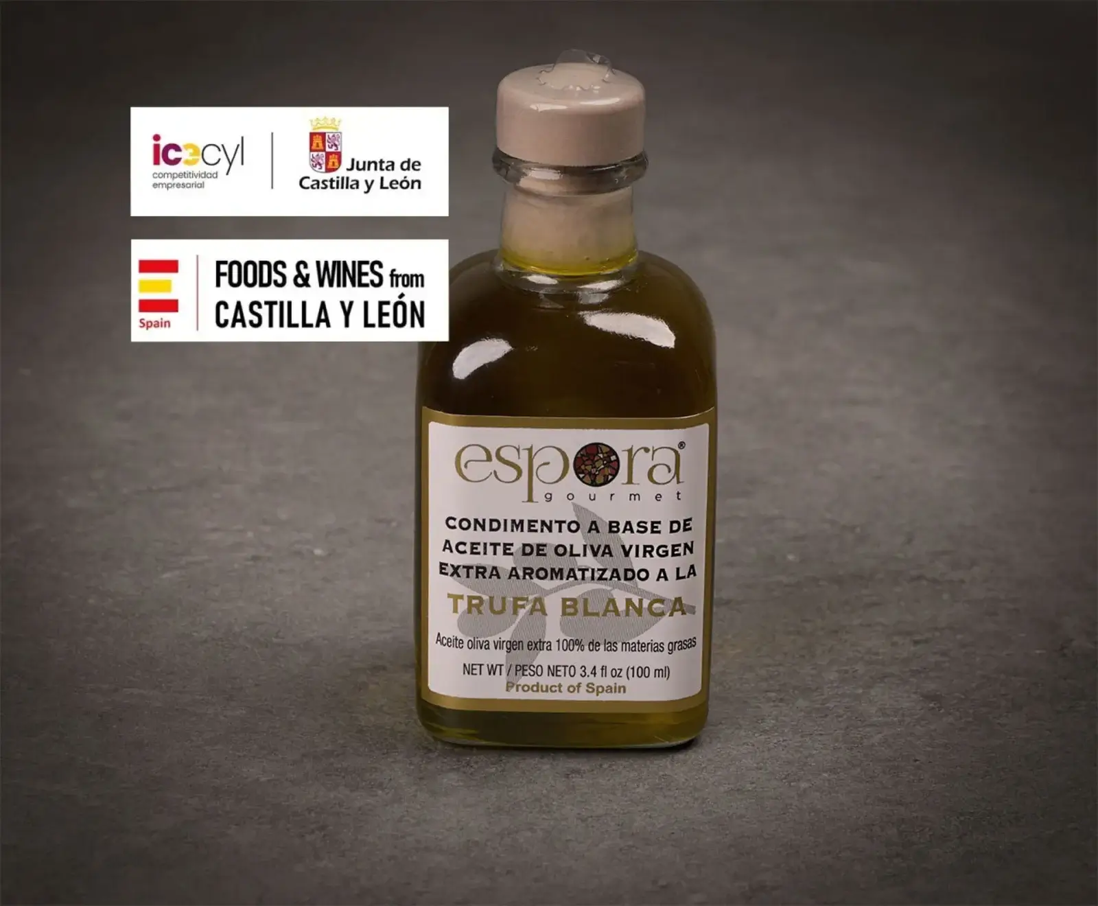 Eine 100-ml-Flasche Espora Gourmet Olivenöl mit weißem Trüffelgeschmack aus Spanien. Im Hintergrund sind Logos von "icecyl", "Junta de Castilla y León" und "Foods & Wines from Castilla y León" zu sehen.